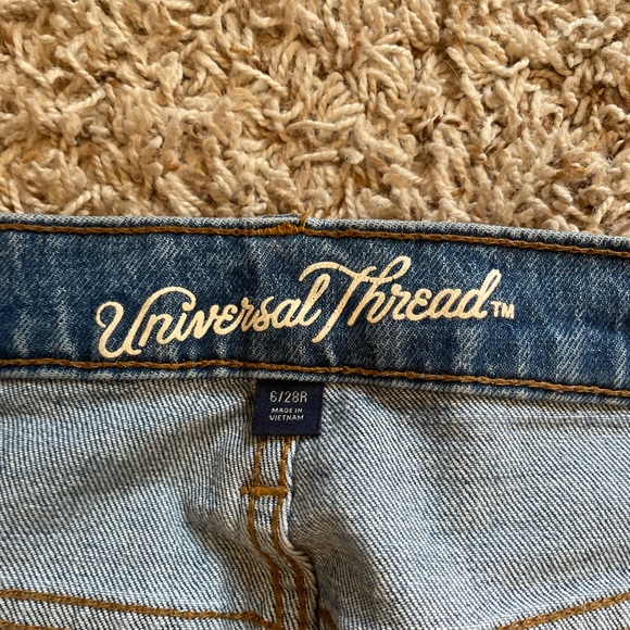 Size 6/28 Universal Thread Jeans - Picture 4 of 5